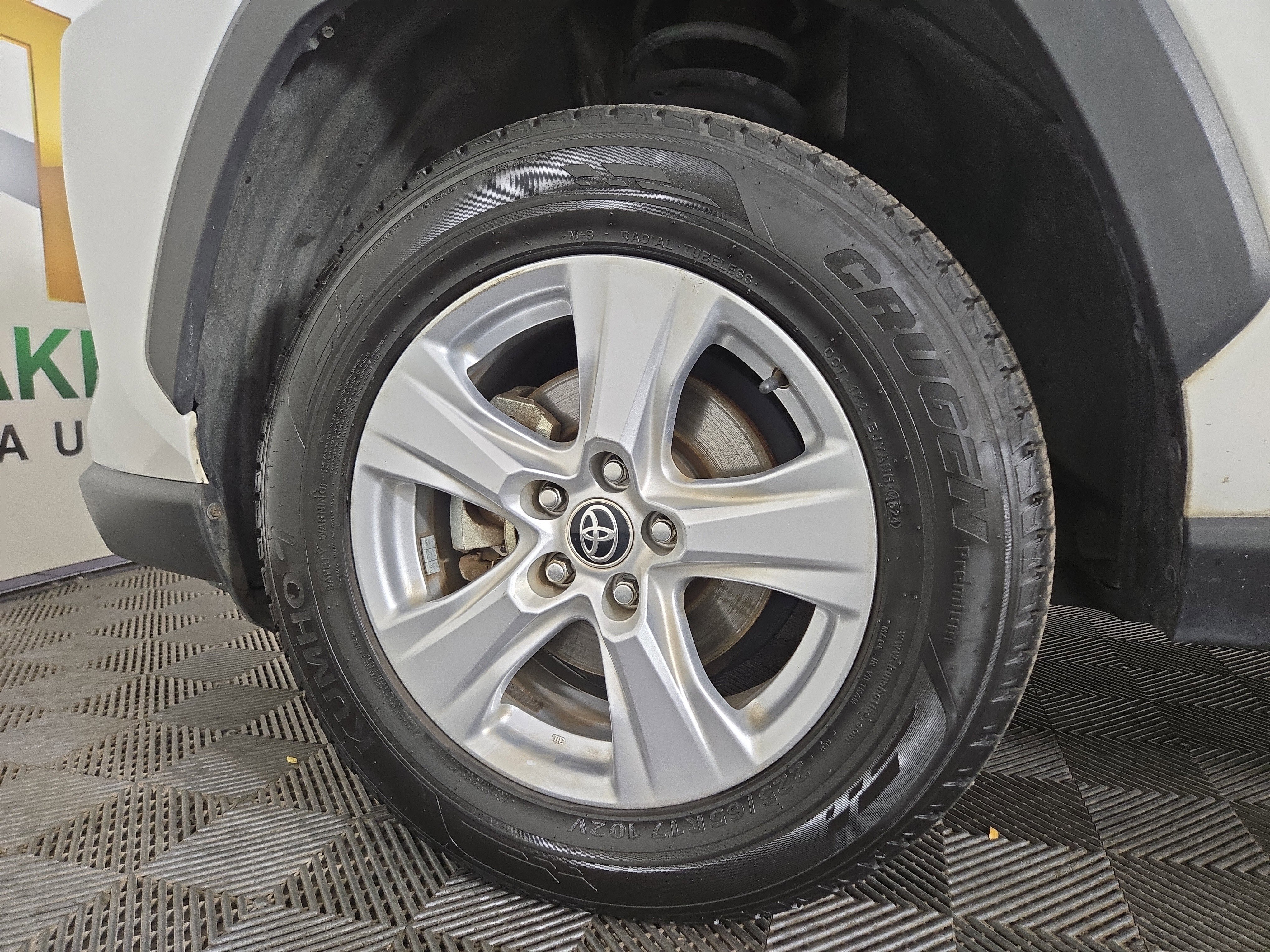 Used 2021 Toyota RAV4 XLE image 33