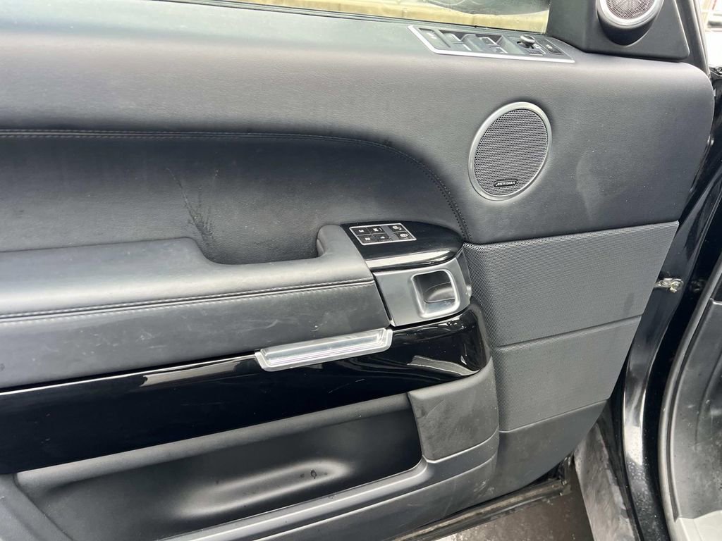 Used 2015 Land Rover Range Rover Supercharged image 19