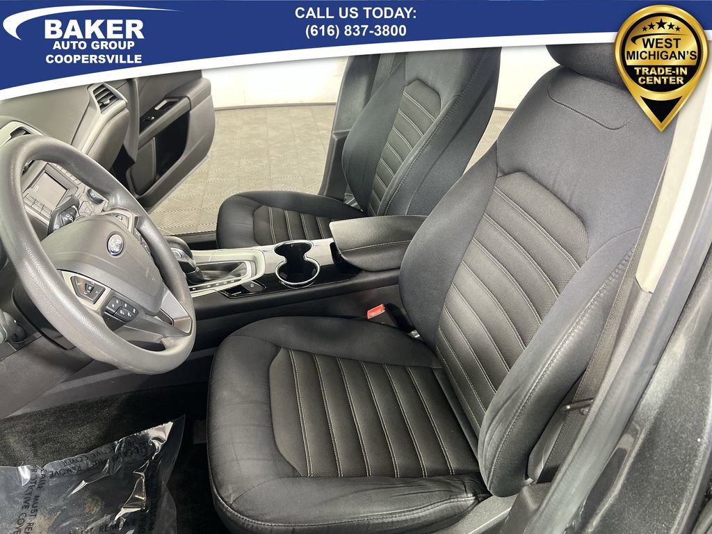 Used 2015 Ford Fusion SE image 18