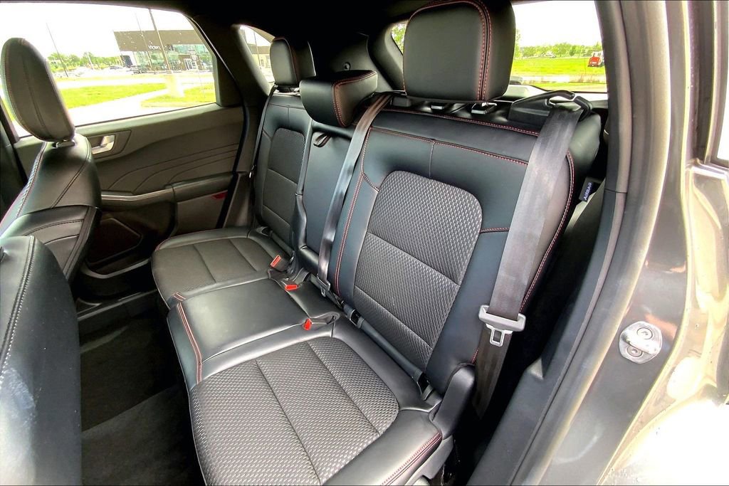 Used 2024 Ford Escape ST-Line w/ Tech Pack #1 FWD image 24