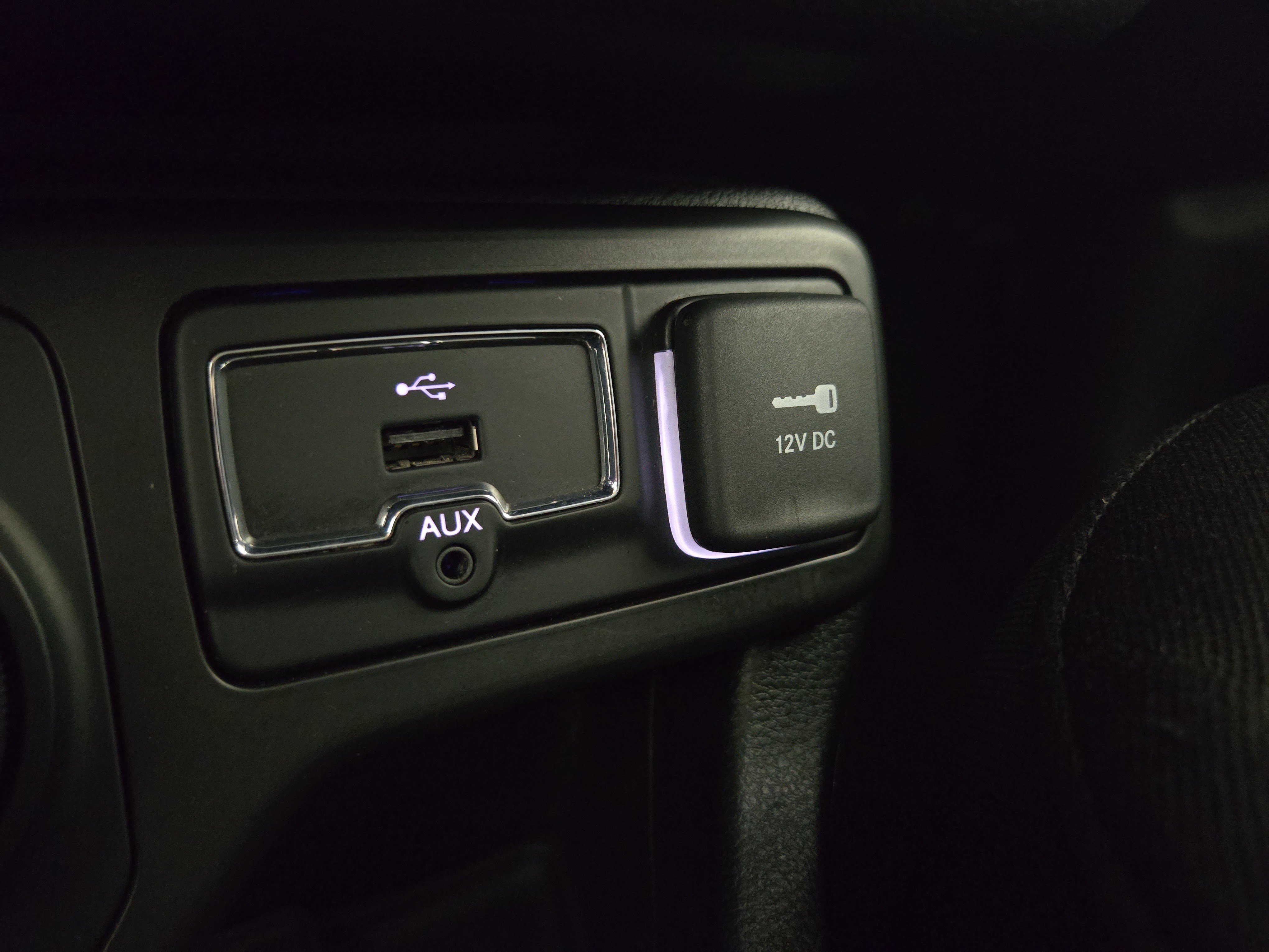 Used 2020 Jeep Renegade Latitude w/ Cold Weather Group AWD/4WD image 27