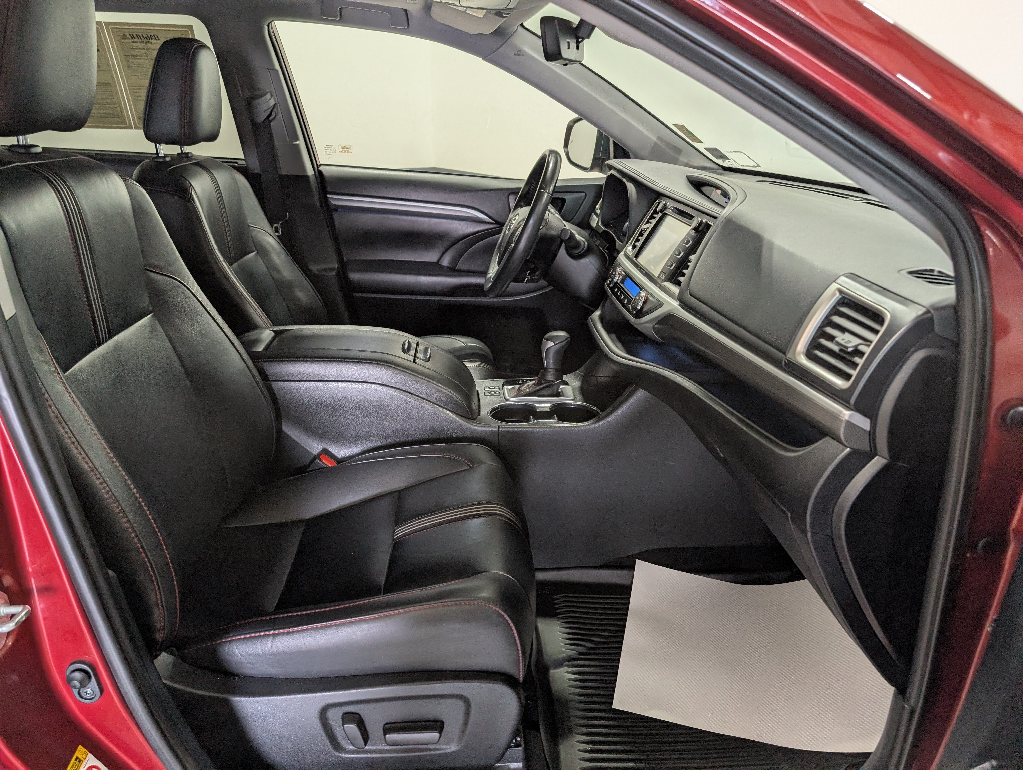 Used 2019 Toyota Highlander SE AWD/4WD image 19