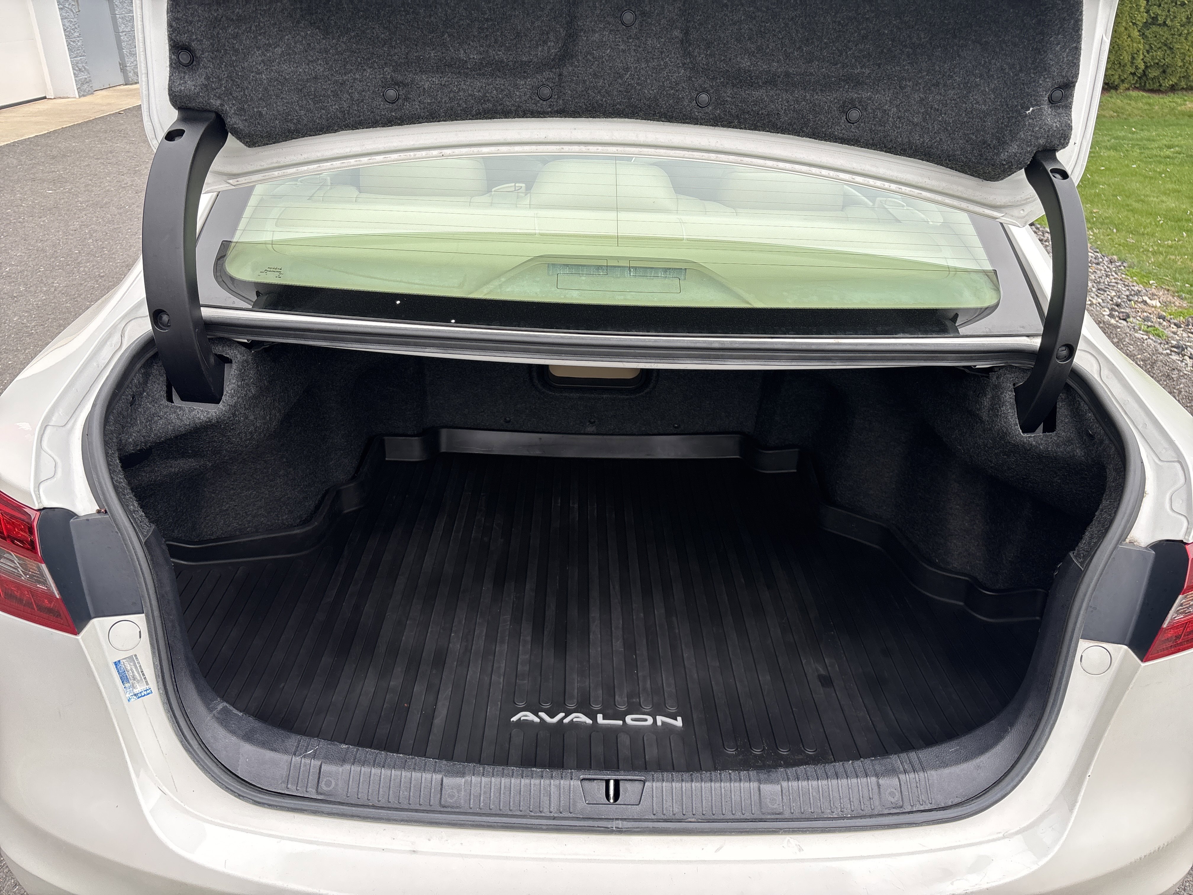 Used 2016 Toyota Avalon Touring image 5