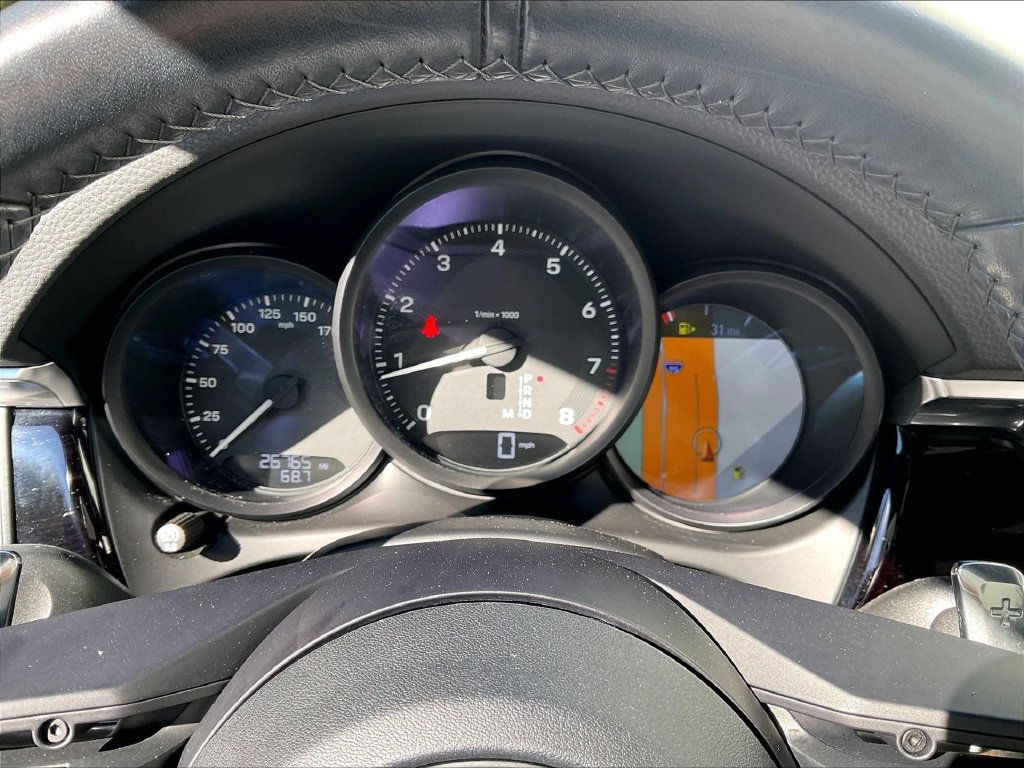 Certified 2023 Porsche Macan AWD/4WD image 25