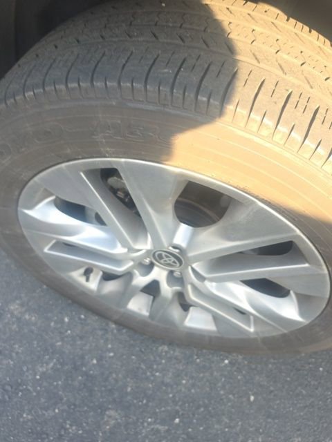 Used 2023 Toyota RAV4 XLE Premium image 4