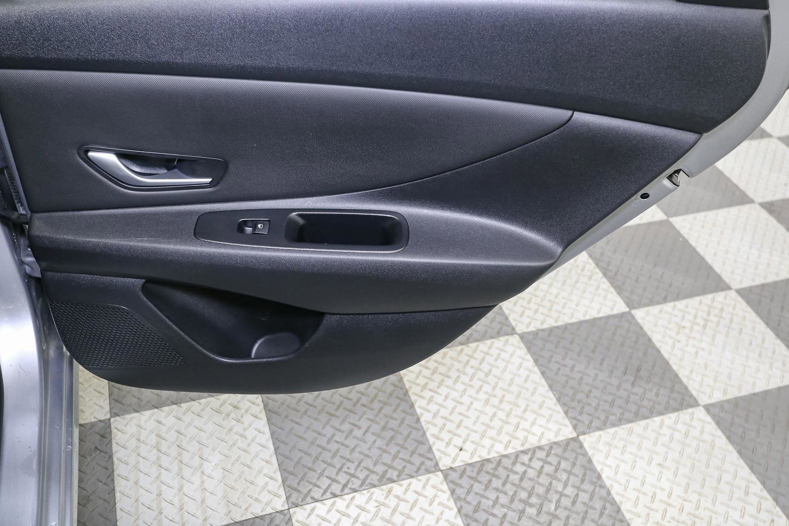 Used 2023 Hyundai Elantra Limited FWD image 22