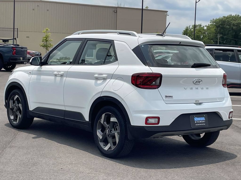 Certified 2025 Hyundai Venue SEL FWD image 5
