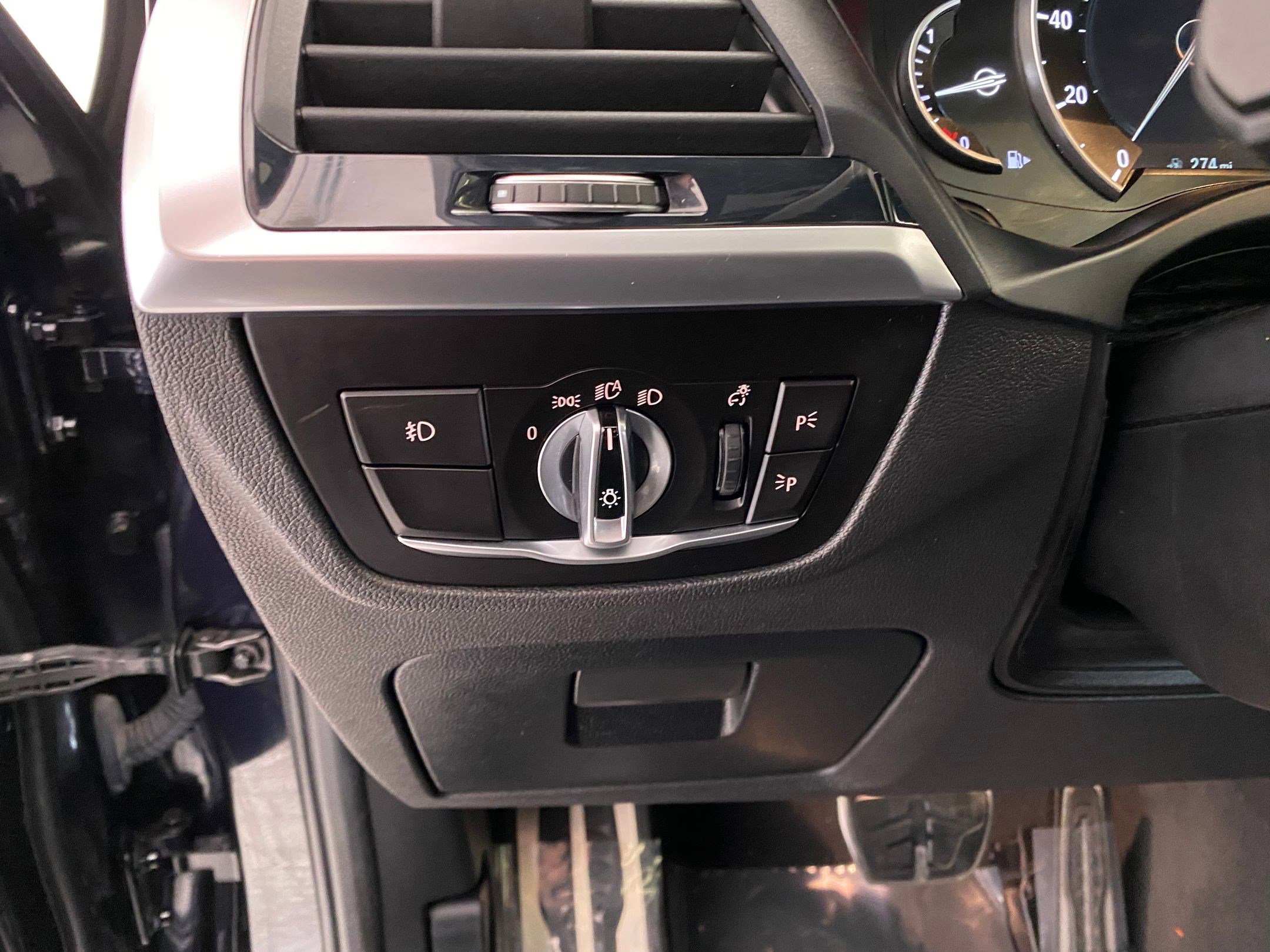 Used 2018 BMW X3 xDrive30i w/ M Sport Package image 24