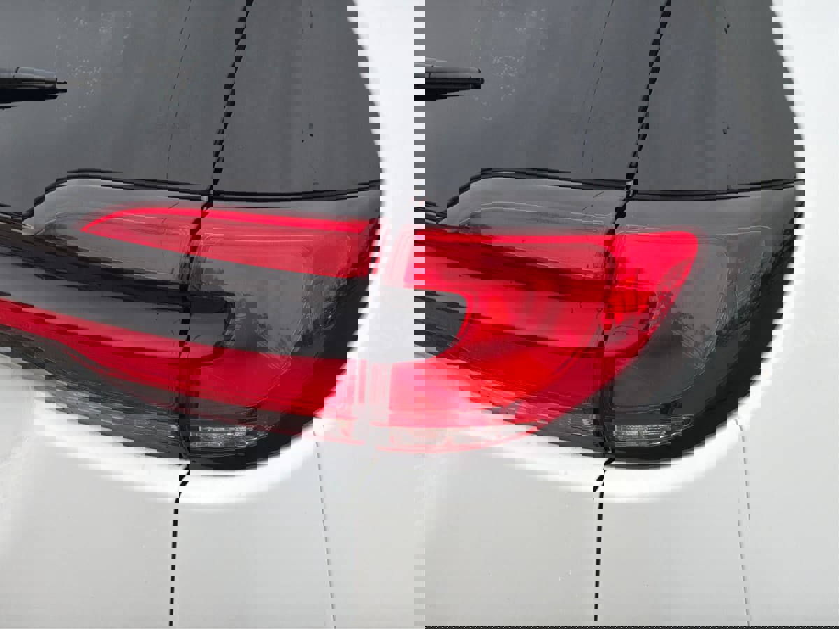 Used 2021 Chrysler Pacifica Touring-L image 29