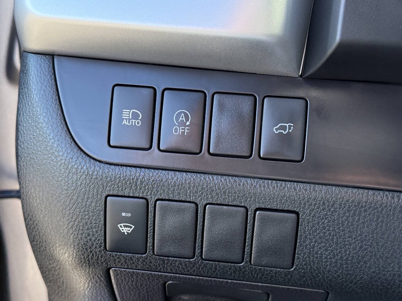 Used 2018 Toyota Highlander XLE FWD image 9