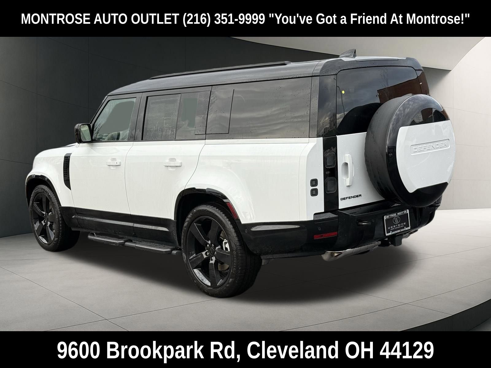 New 2026 Land Rover Defender 130 X-Dynamic SE image 3