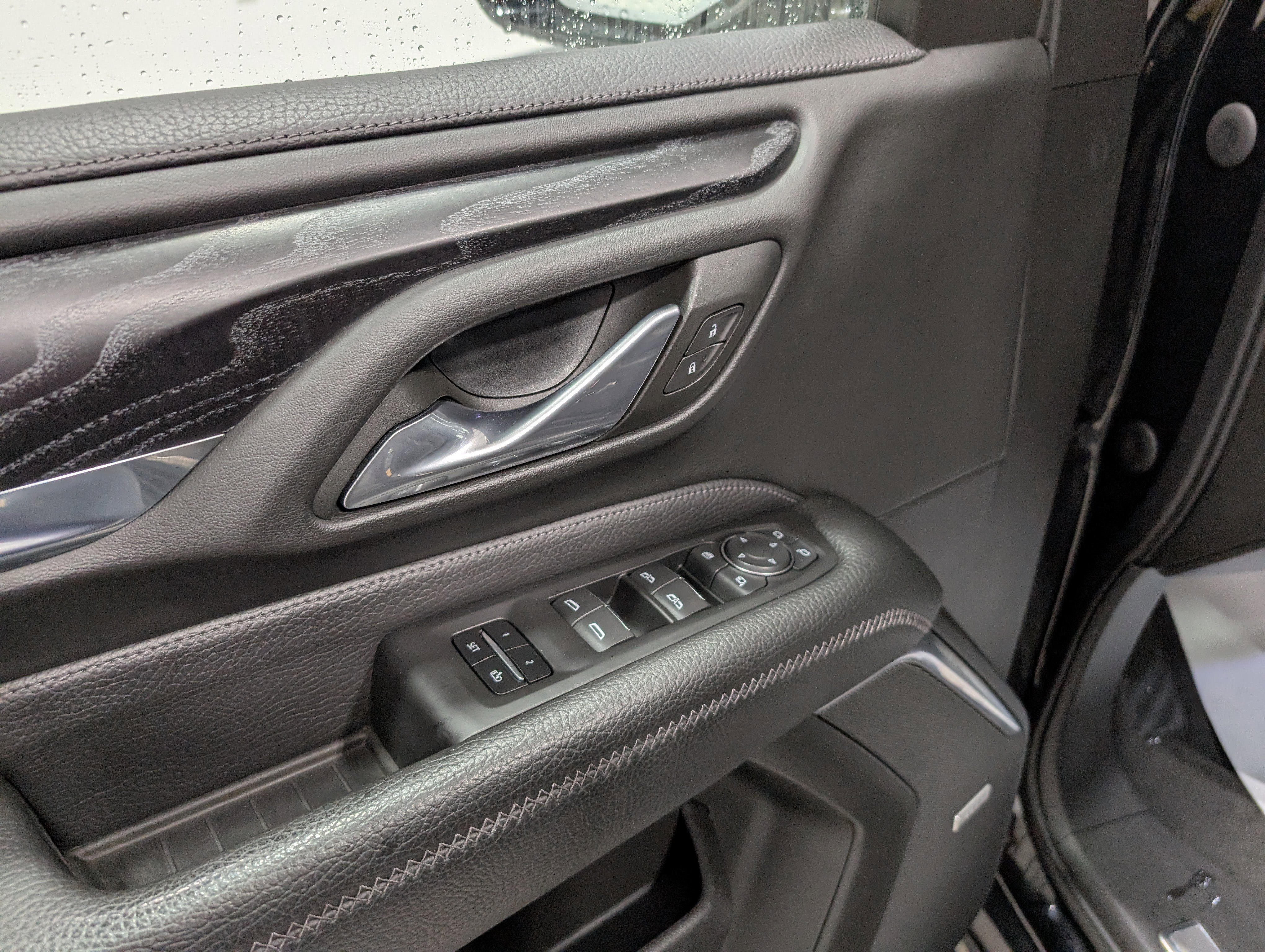 Used 2023 GMC Yukon XL Denali w/ Advanced Technology Package image 15