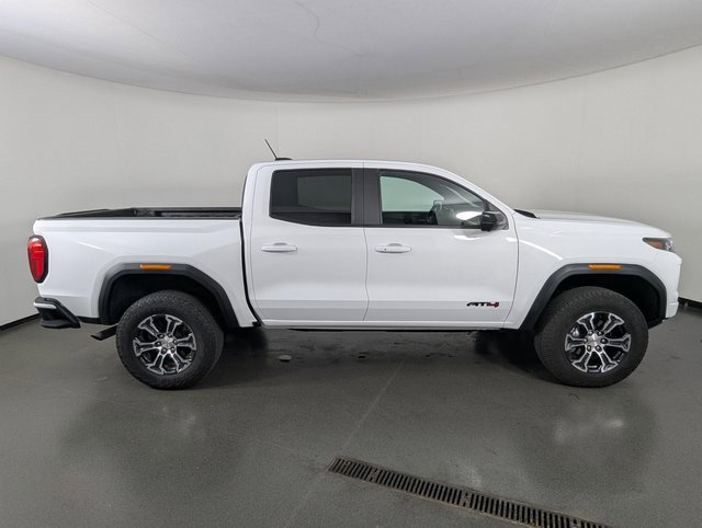 Used 2024 GMC Canyon AT4 w/ AT4 Premium Package image 9