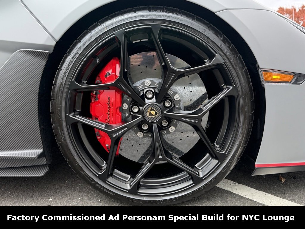 Used 2024 Lamborghini Revuelto image 36