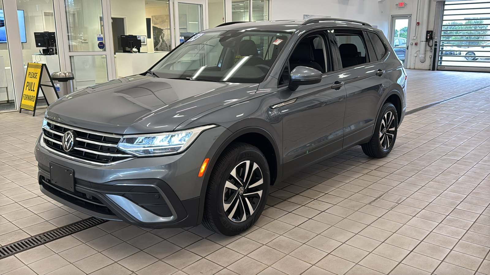 Used 2024 Volkswagen Tiguan S AWD/4WD image 9