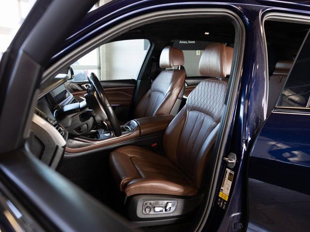 Used 2020 BMW X7 M50i image 12