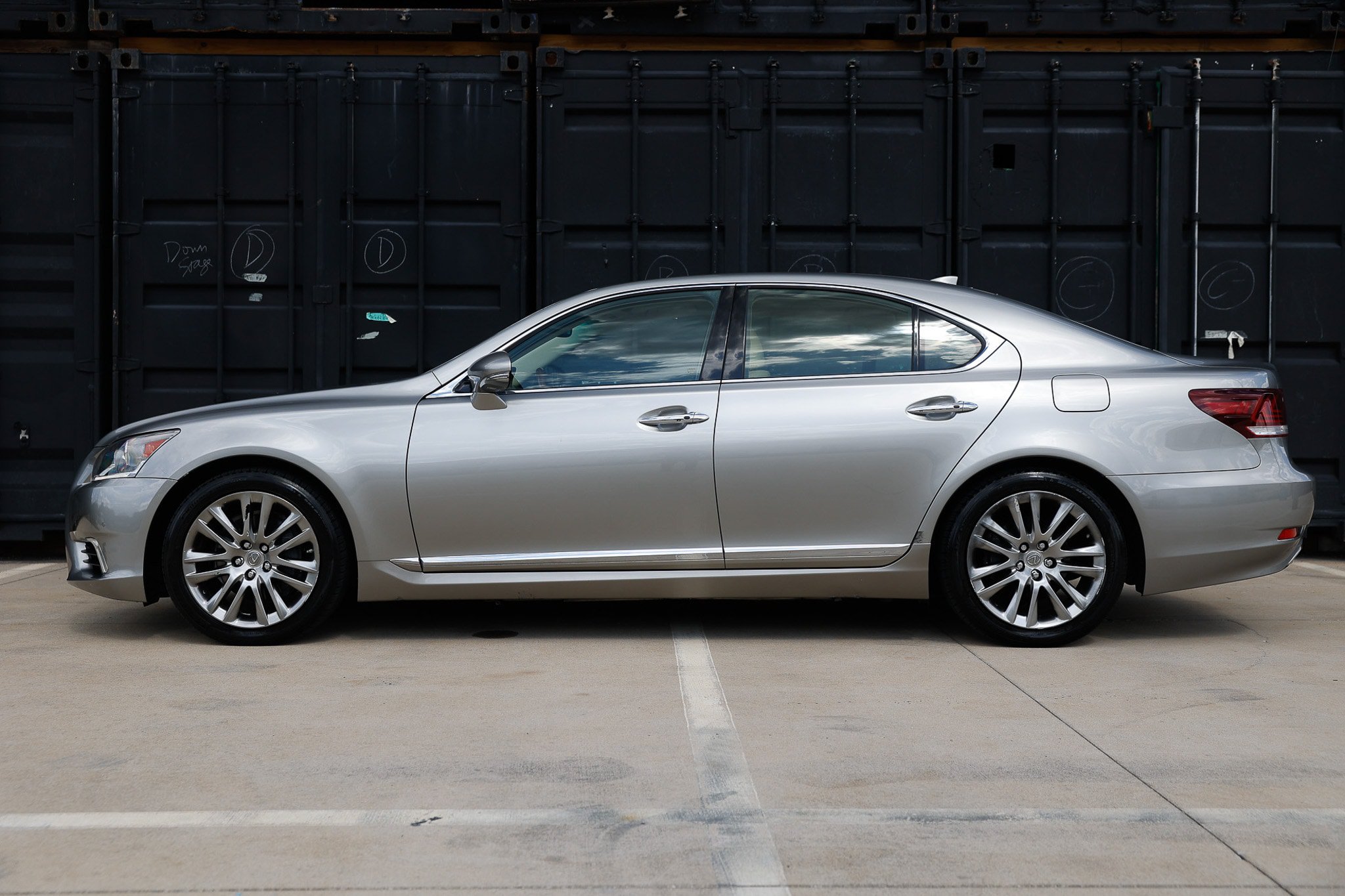 Used 2016 Lexus LS 460 w/ Comfort Package RWD image 4