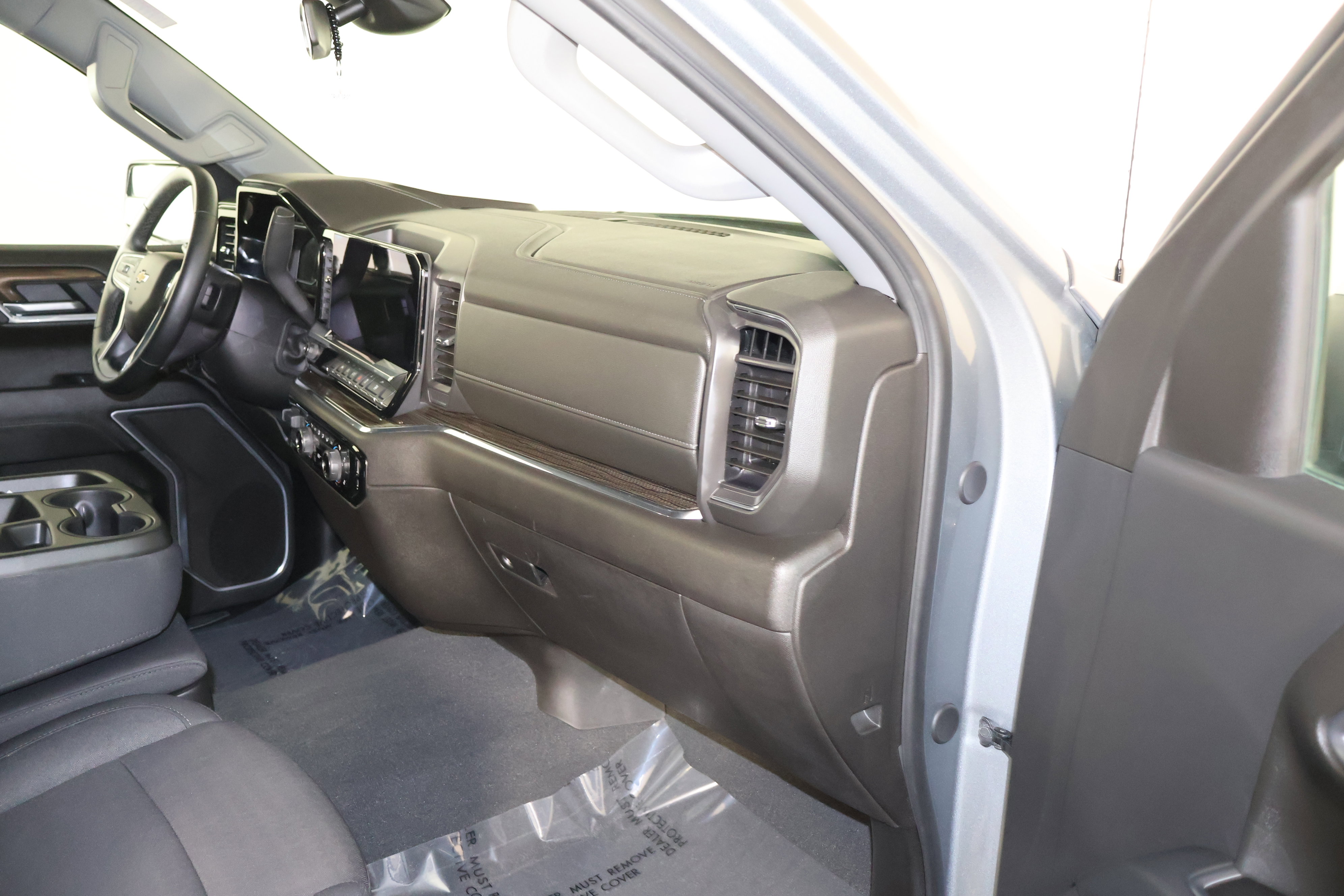 Used 2025 Chevrolet Silverado 1500 LT image 45