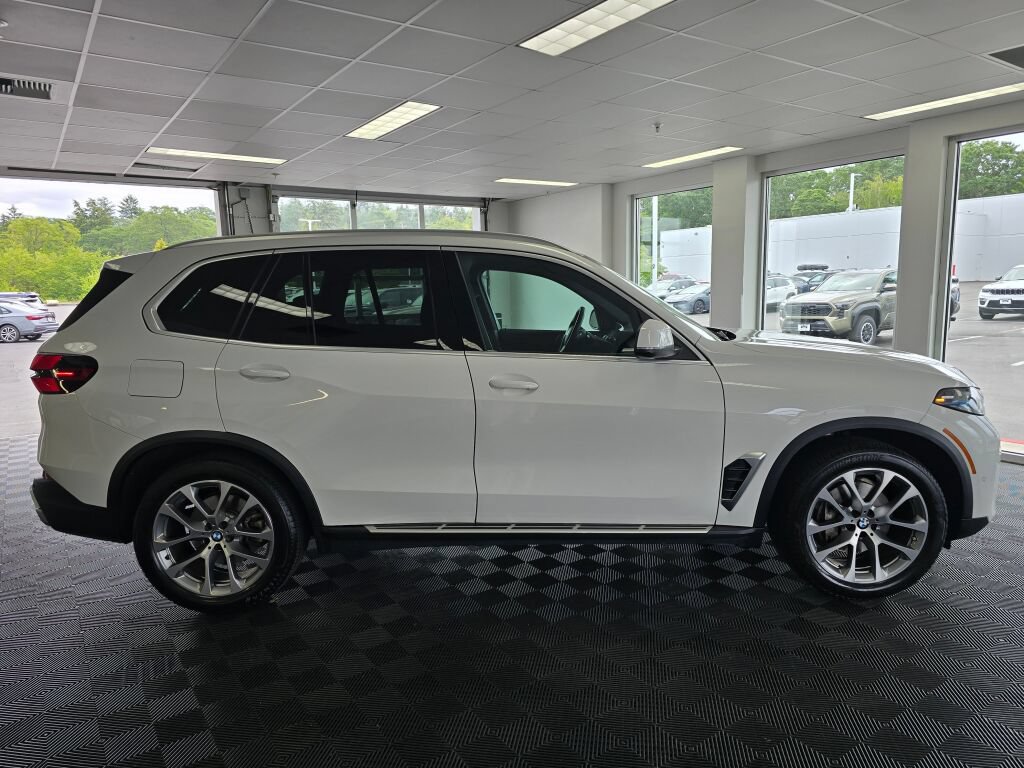 Used 2026 BMW X5 xDrive40i AWD/4WD image 2