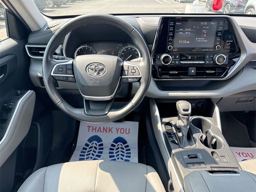 Used 2022 Toyota Highlander XLE image 14
