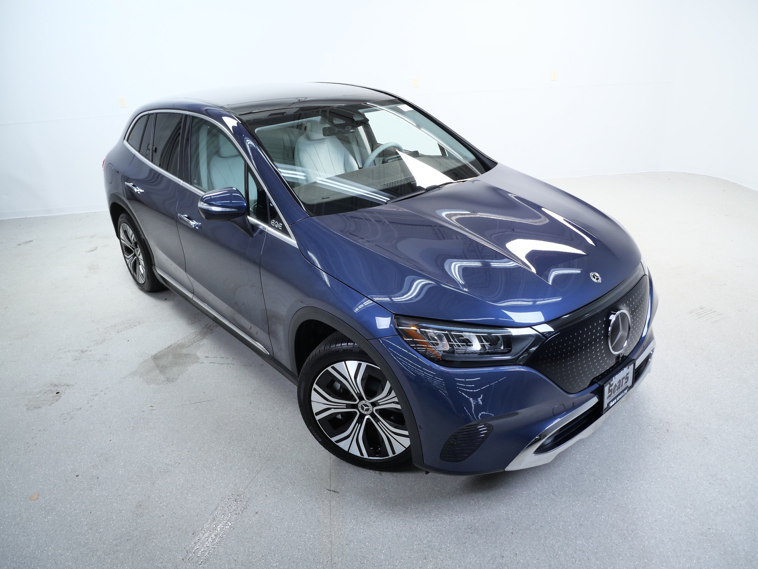 Certified 2023 Mercedes-Benz EQE 350+ 4MATIC SUV w/ Exclusive Trim Package image 4