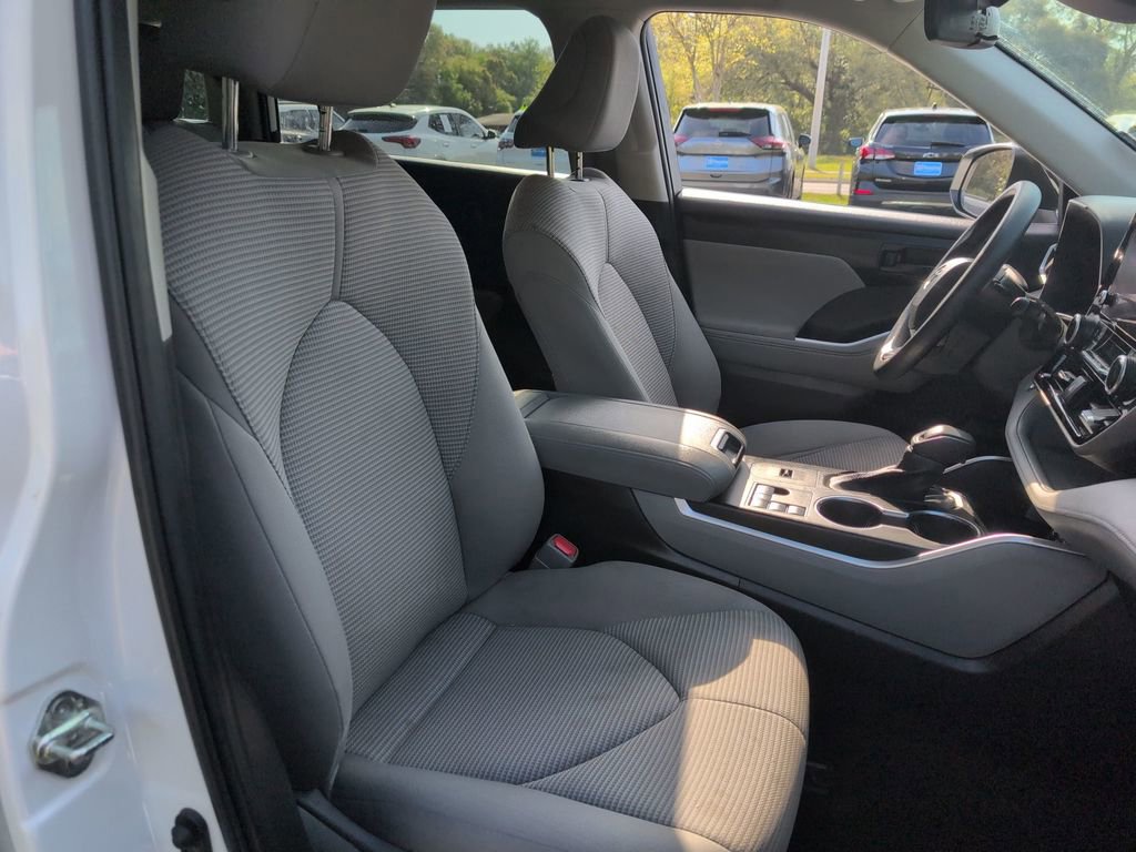 Used 2023 Toyota Highlander L image 20