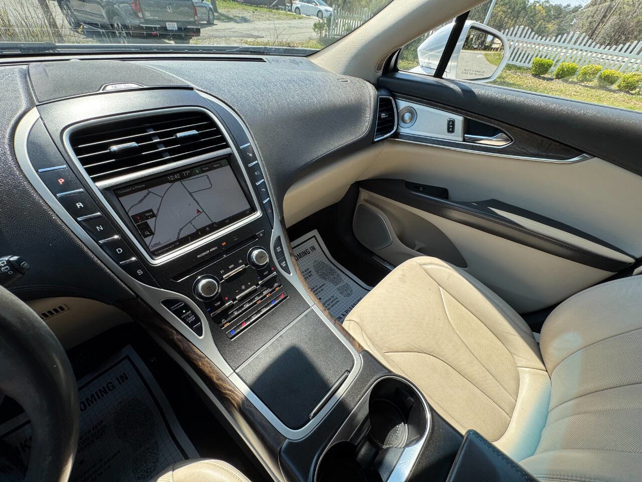 Used 2016 Lincoln MKX Reserve w/ Luxury Package image 16
