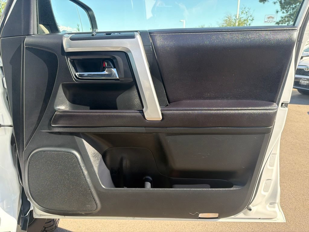 Used 2016 Toyota 4Runner SR5 AWD/4WD image 9