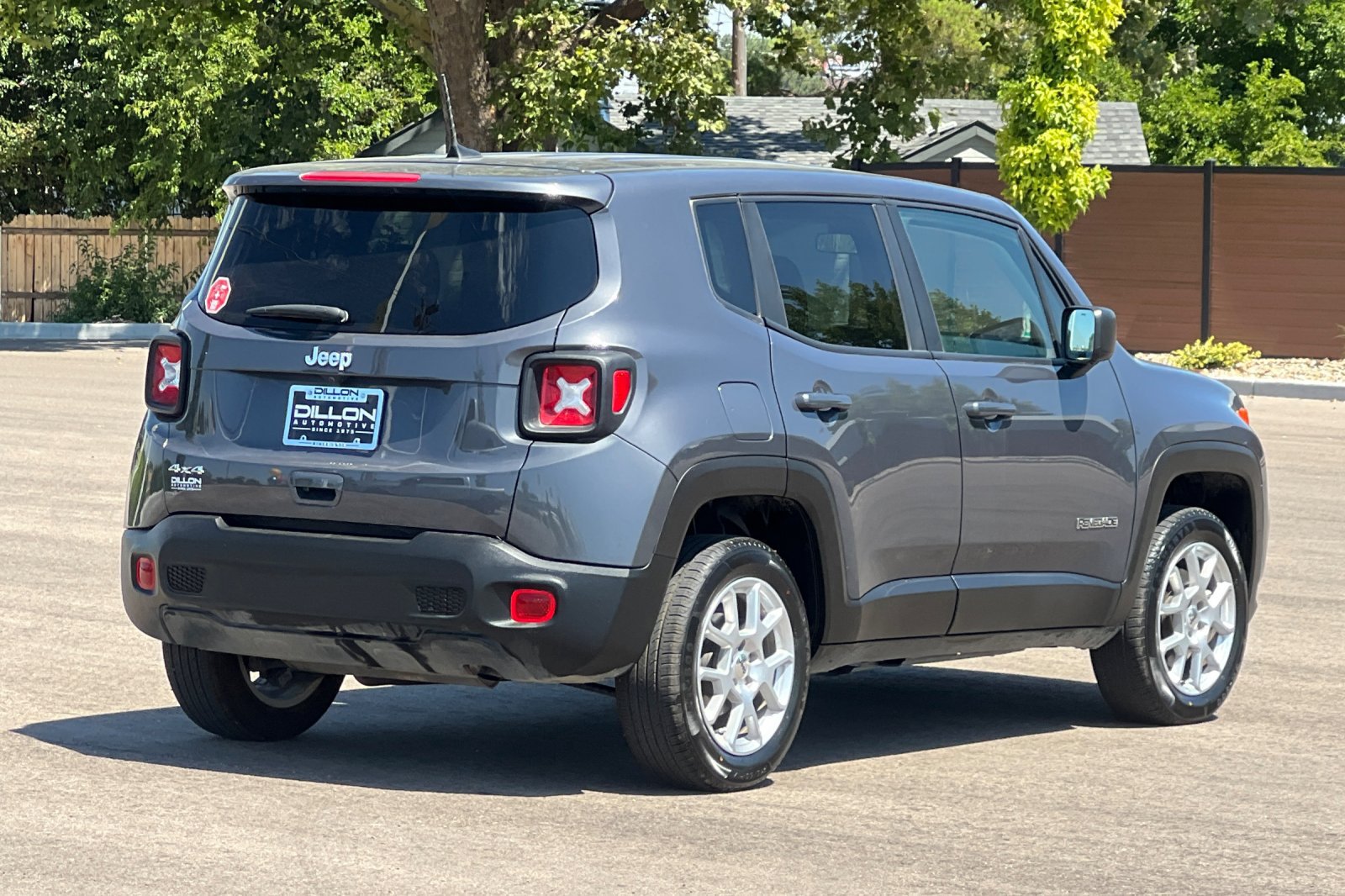 Used 2023 Jeep Renegade Latitude AWD/4WD image 7