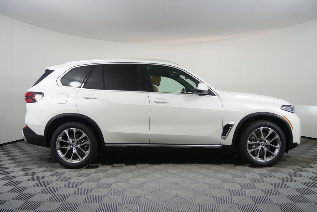 Used 2026 BMW X5 xDrive40i w/ Climate Comfort Package AWD/4WD image 2