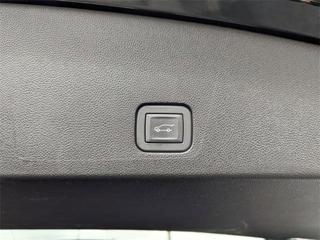 Used 2025 Cadillac XT6 Premium Luxury image 35