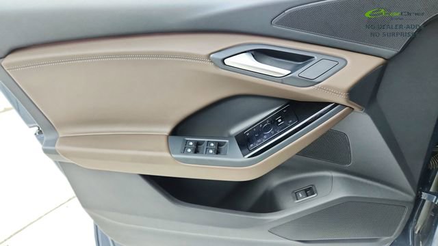 Used 2025 Audi Q6 e-tron Premium w/ Convenience Package image 34