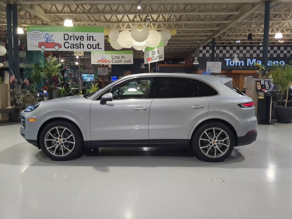 Used 2025 Porsche Cayenne AWD/4WD image 12