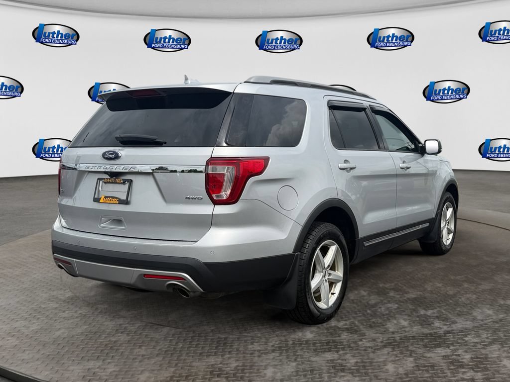 Used 2017 Ford Explorer XLT w/ Equipment Group 202A AWD/4WD image 5
