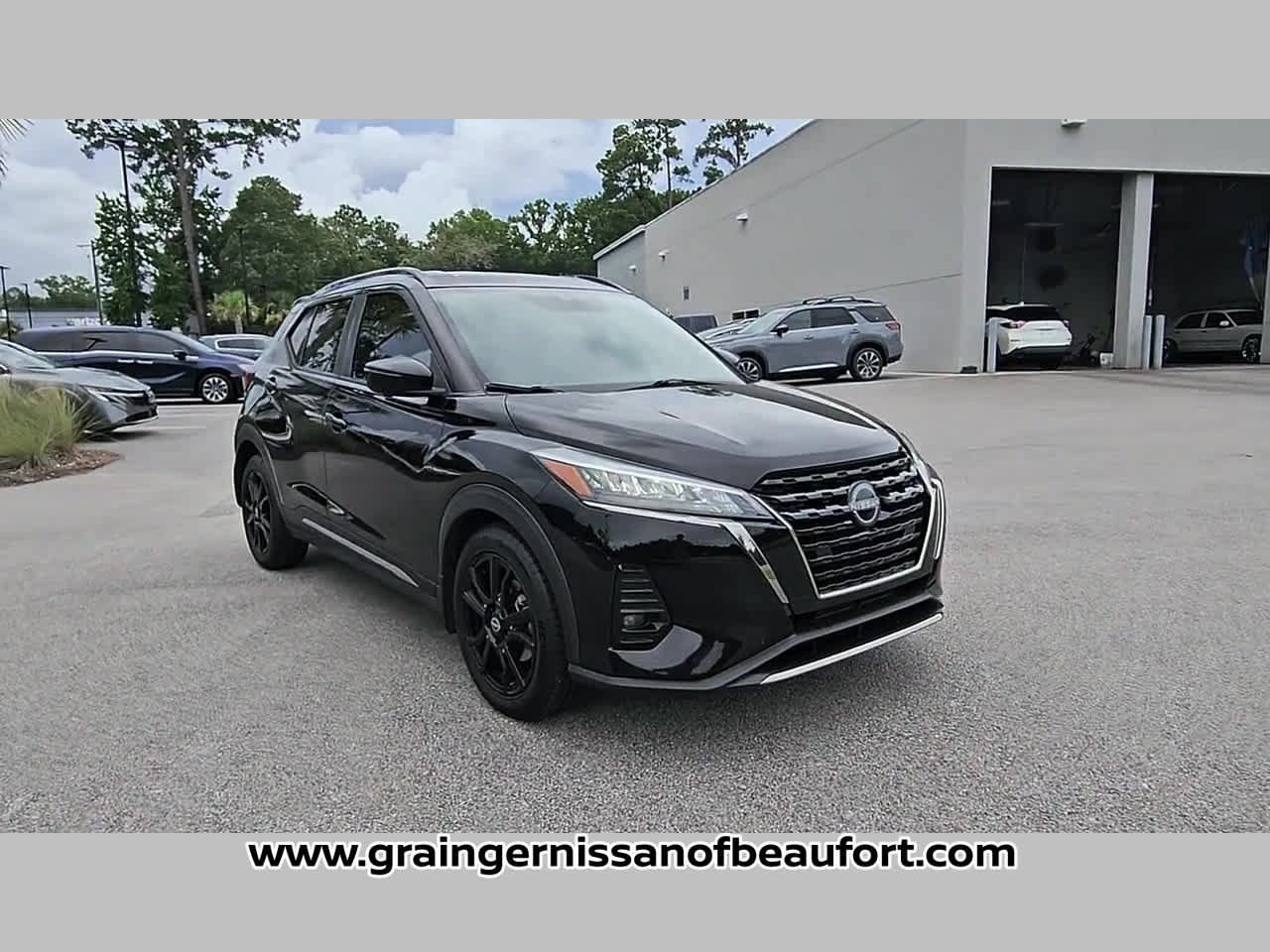 Used 2023 Nissan Kicks SR FWD image 18