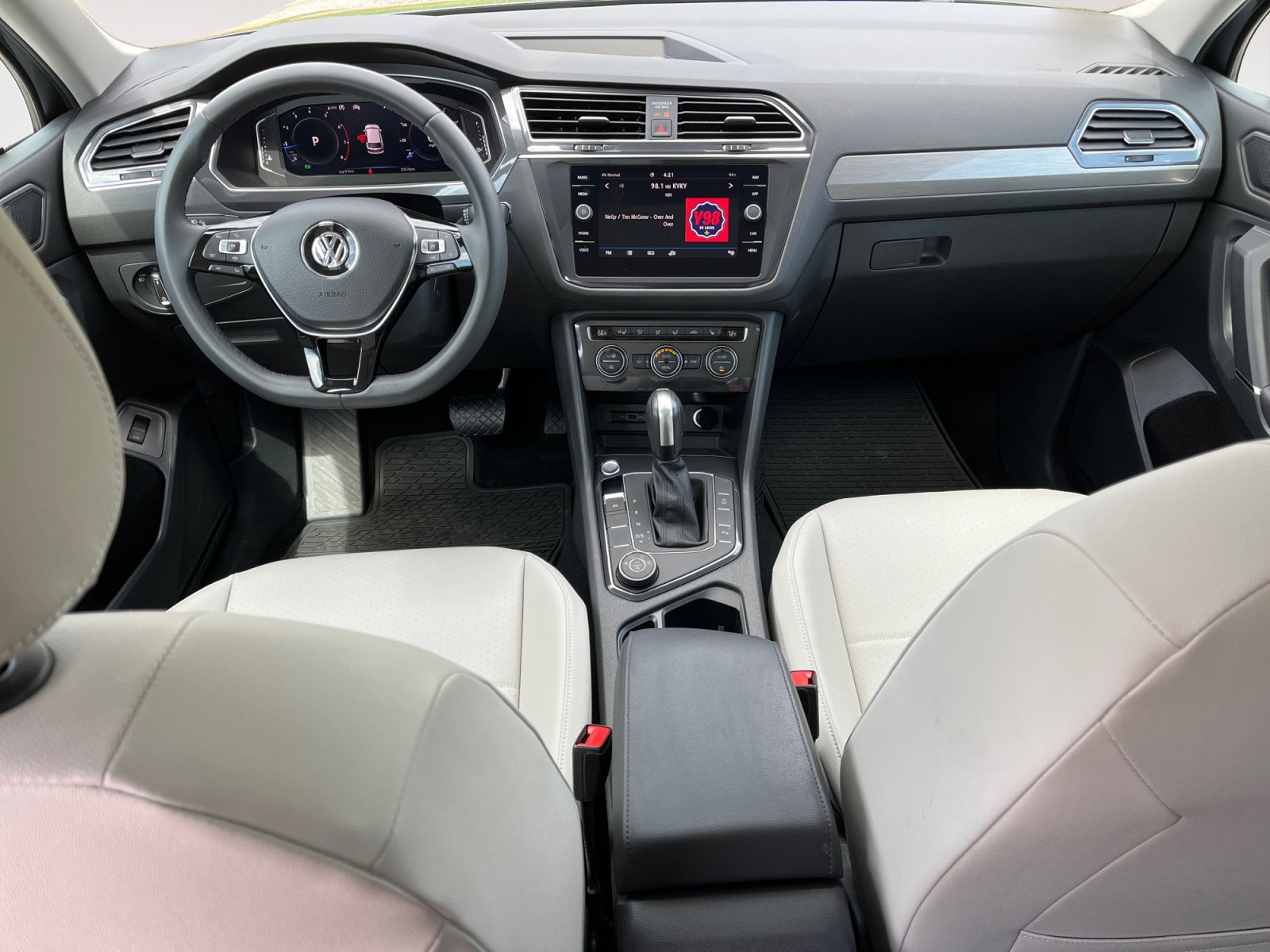 Certified 2020 Volkswagen Tiguan SEL w/ Tiguan Two-Row MDO Package image 12