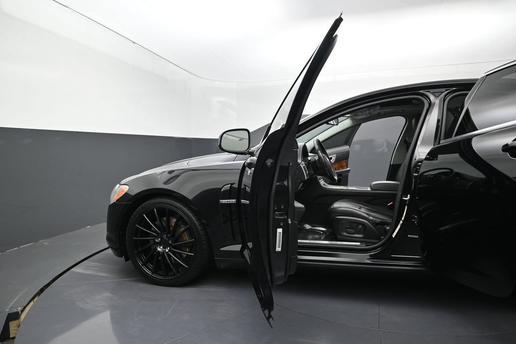 Used 2011 Jaguar XF Premium RWD image 13