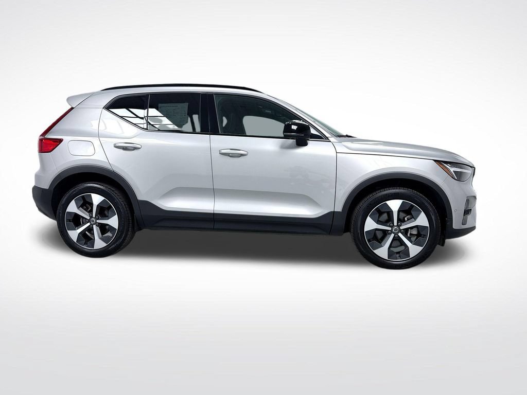 Used 2025 Volvo XC40 B5 Plus AWD/4WD image 10