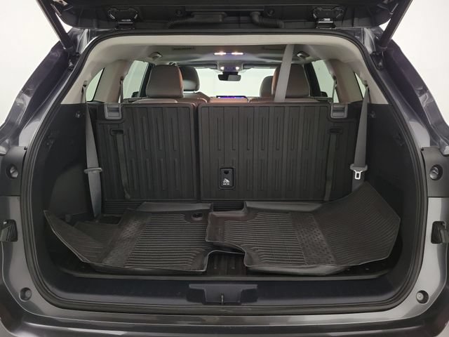 Used 2023 Toyota Highlander XLE FWD image 10