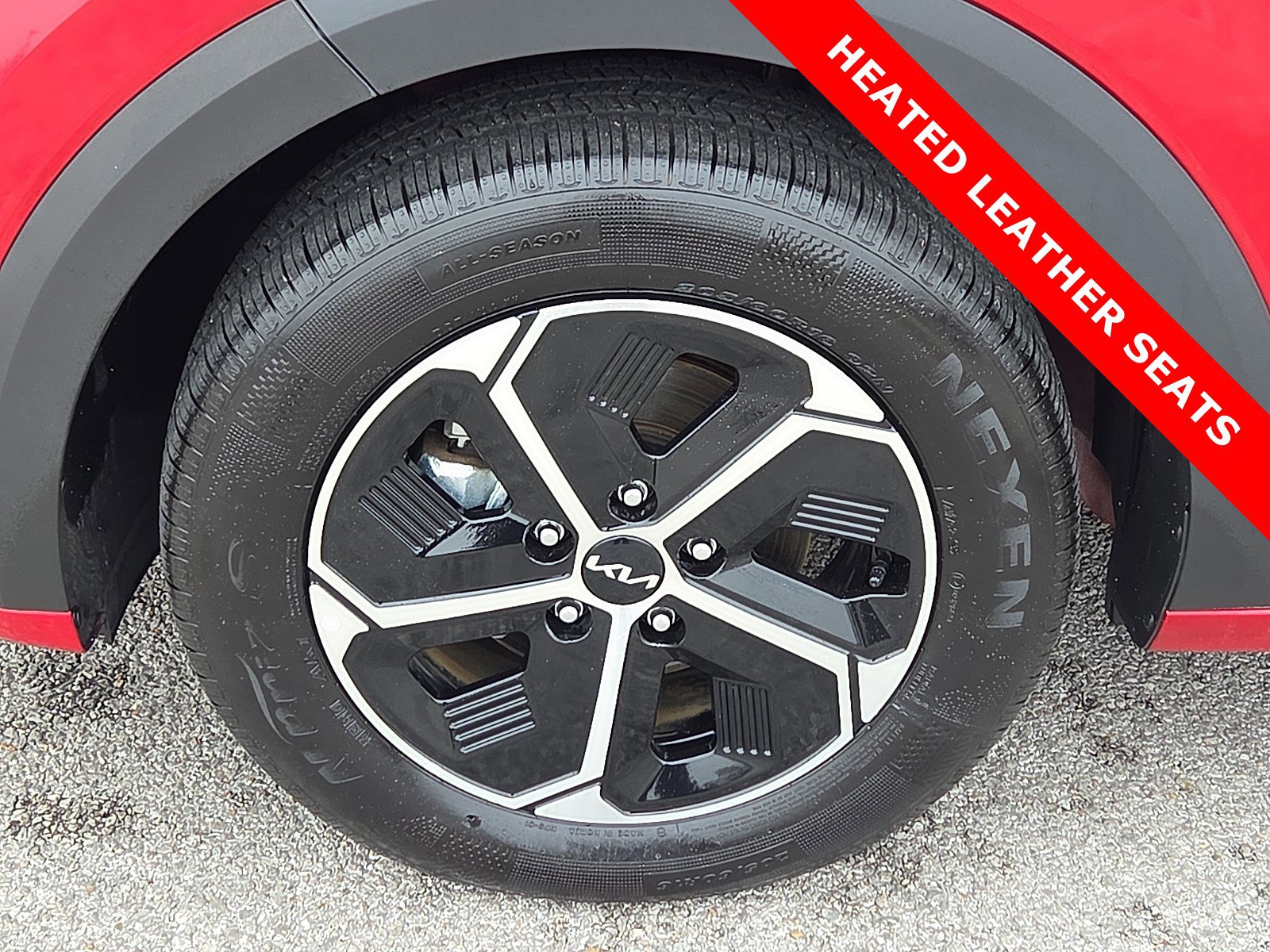 Used 2025 Kia Niro EX image 7