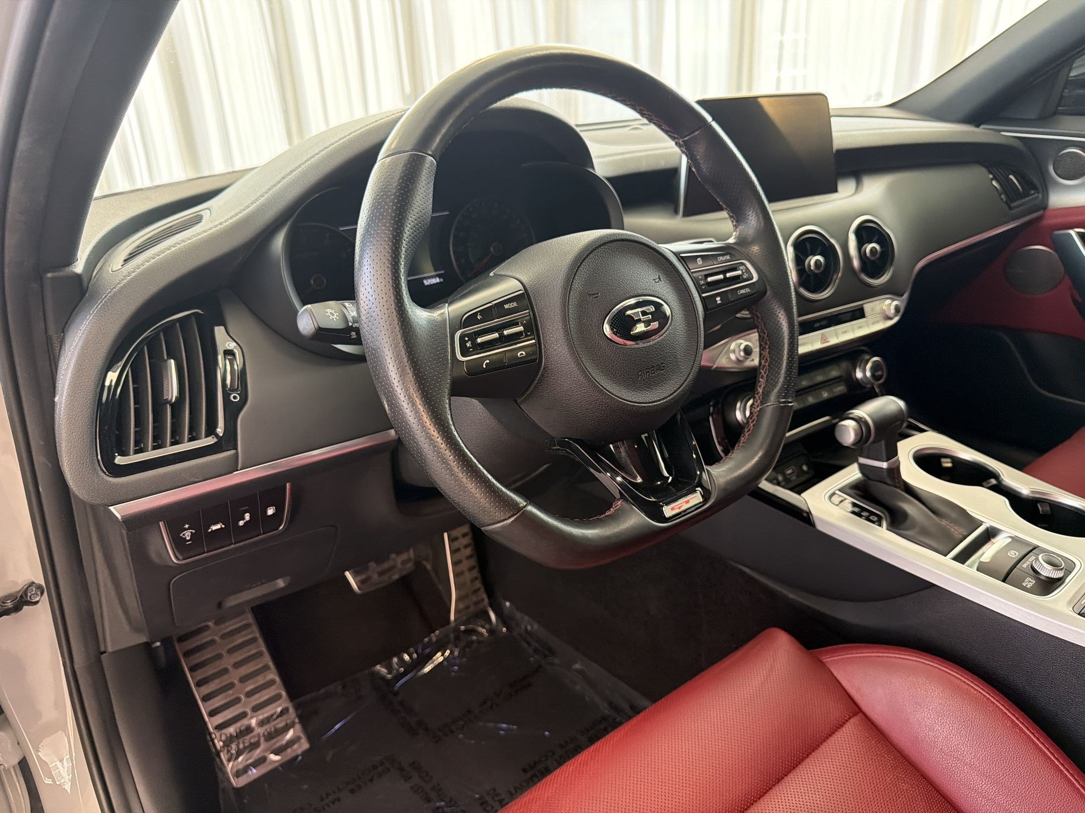 Used 2020 Kia Stinger GT1 RWD image 4