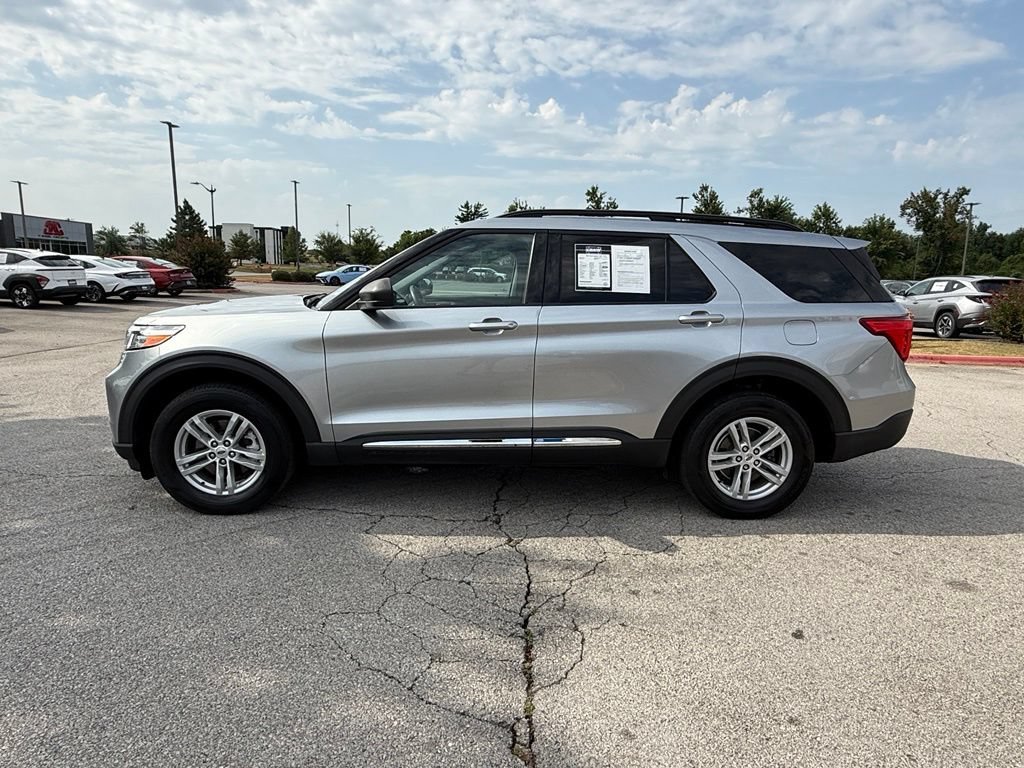 Used 2024 Ford Explorer XLT w/ Equipment Group 202A AWD/4WD image 4