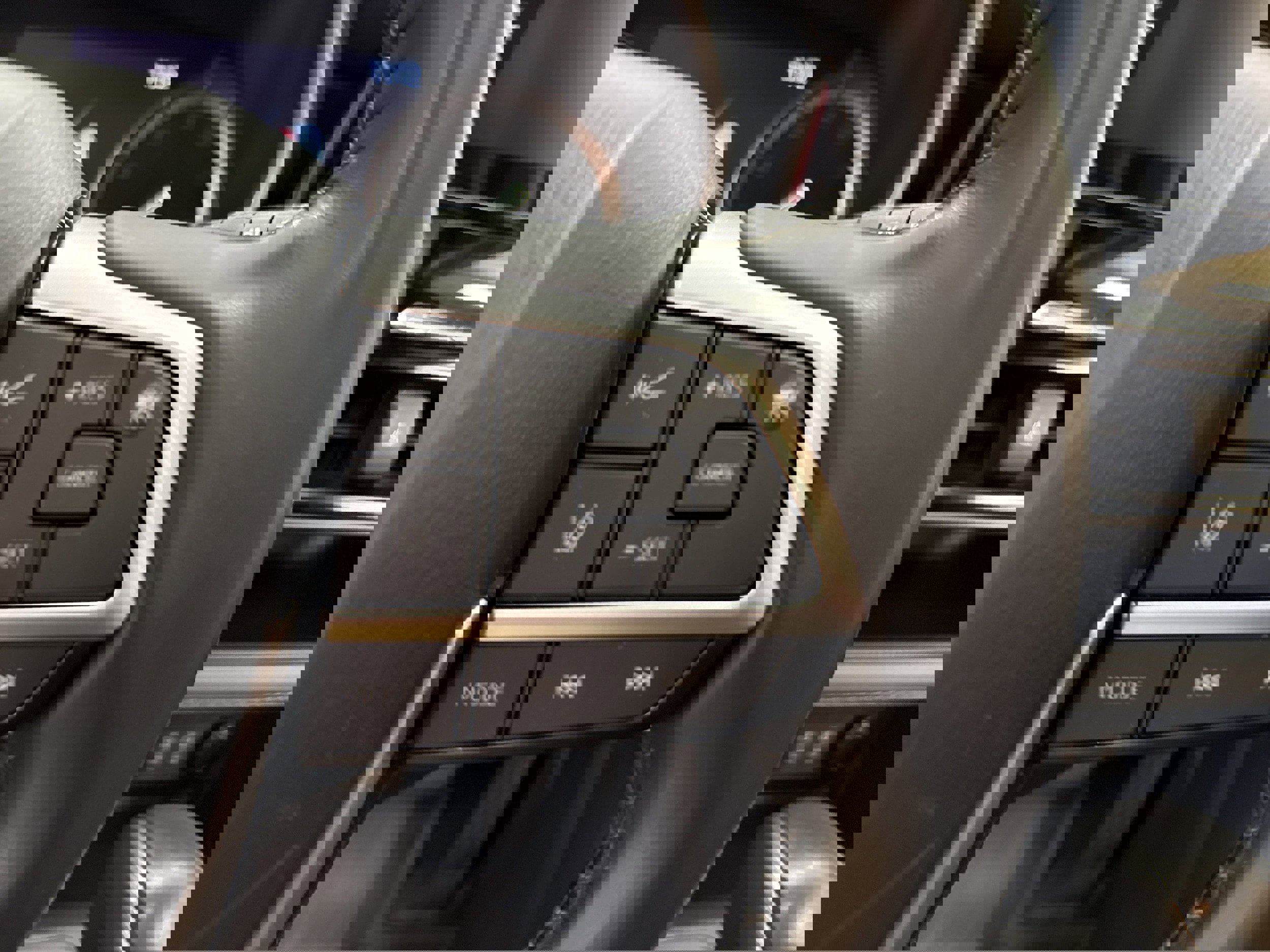 Used 2022 Toyota Highlander XLE image 32