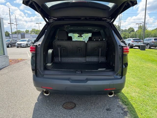 Used 2023 Chevrolet Traverse LT w/ LPO, Floor Liner Package AWD/4WD image 8