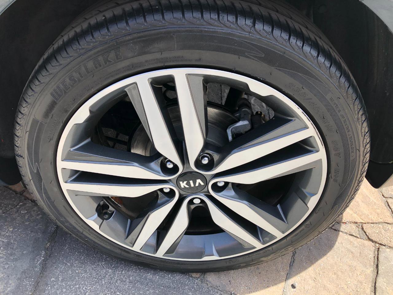 Used 2018 Kia Soul + FWD image 30