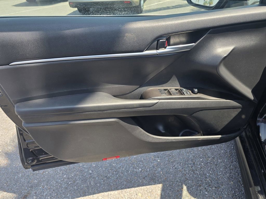 Used 2022 Toyota Camry SE FWD image 21