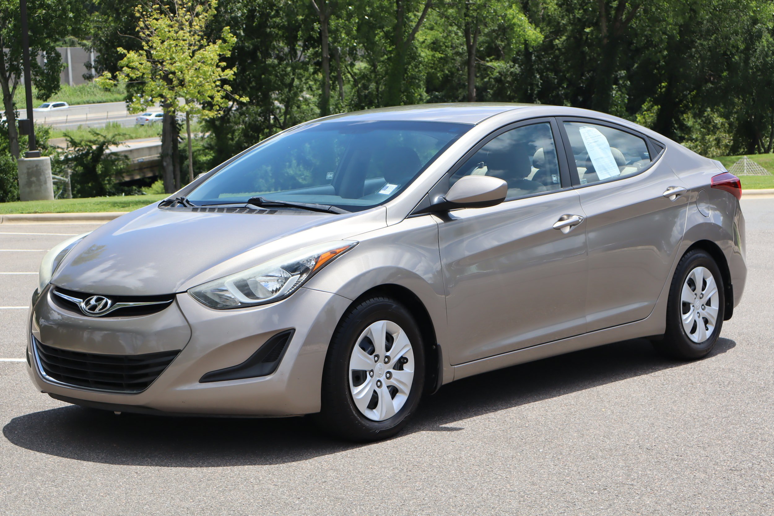 Used 2016 Hyundai Elantra SE FWD image 3