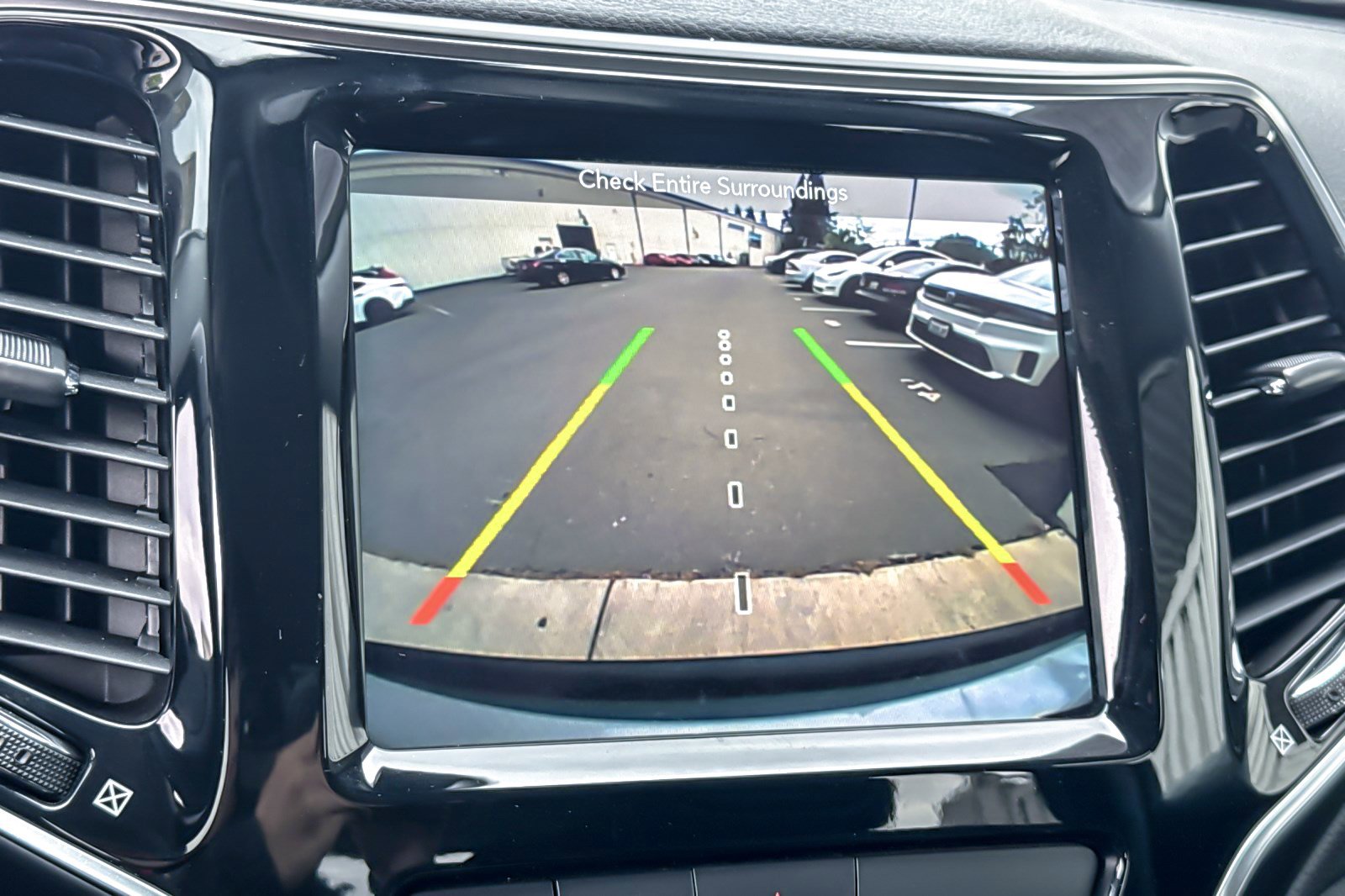 Used 2019 Jeep Cherokee Limited FWD image 24