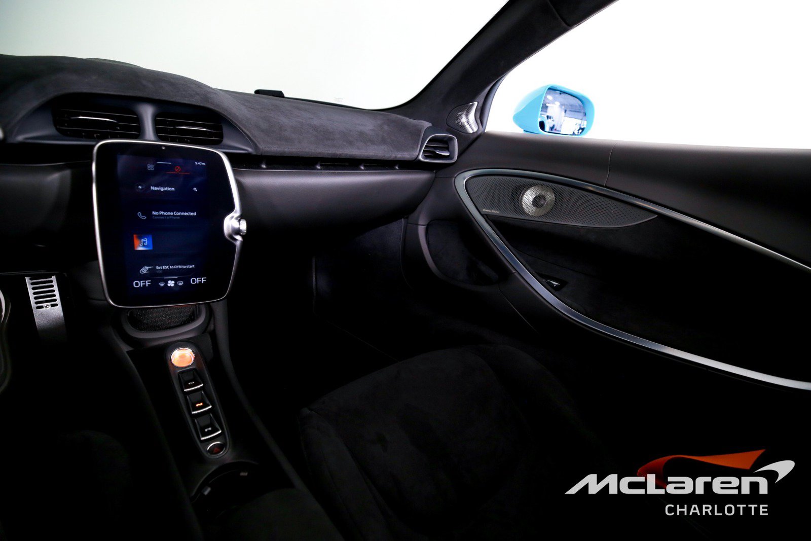 Used 2025 McLaren Artura Spider RWD image 17