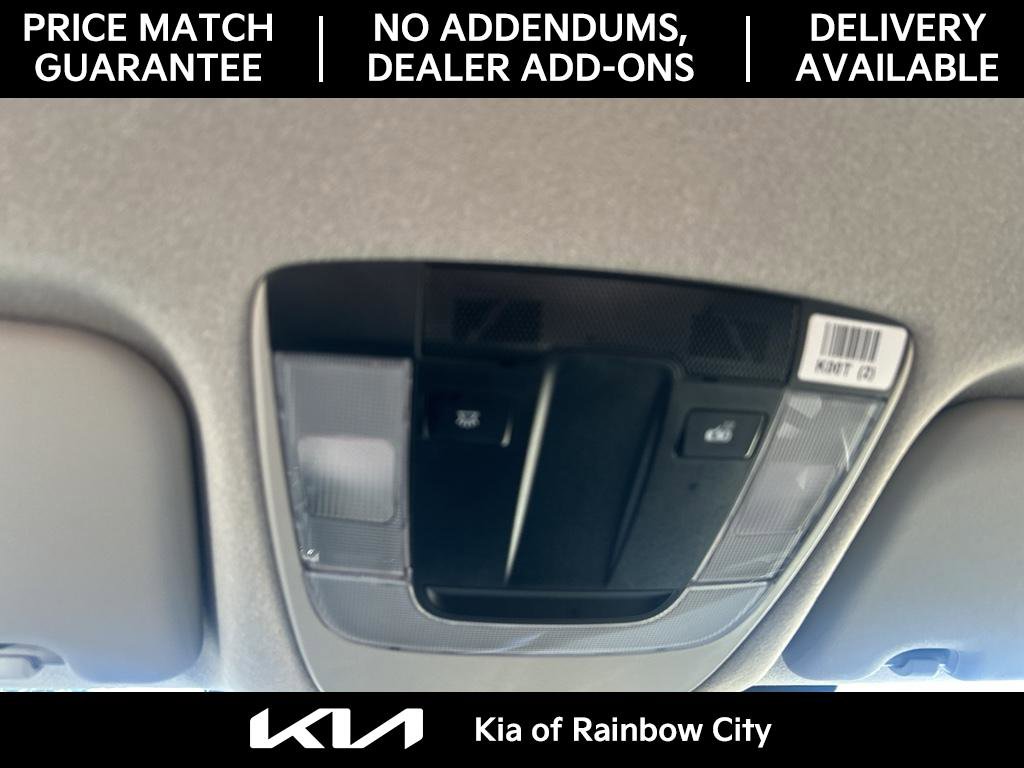 Used 2025 Kia Niro LX image 28